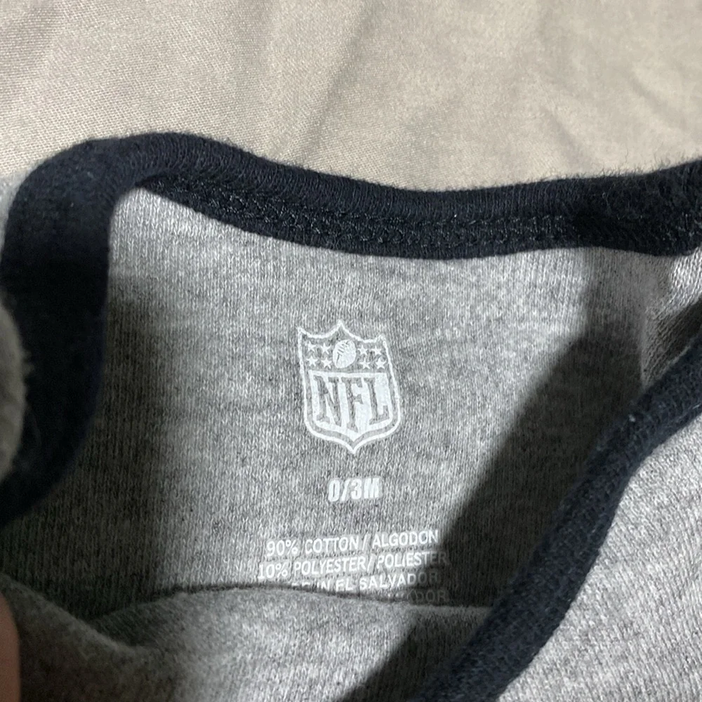 Pittsburgh Steelers infant onesies & beanie bundle size 0-3months